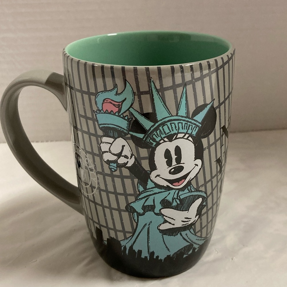 Disney “New York City” Mickey Mouse Statue of Liberty Coffee Tea Mug Cup 5” Tall